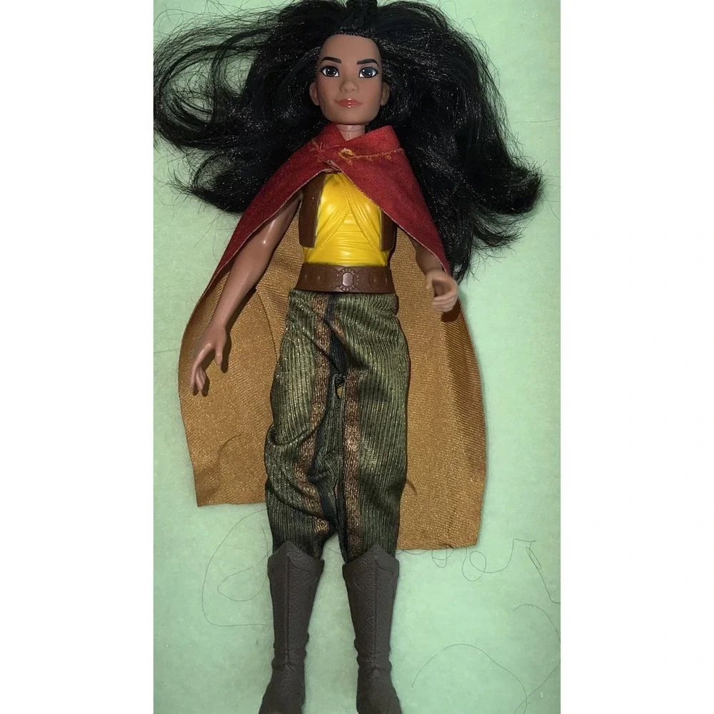 DISNEY Barbie Doll, Raya From *Raya And The Last Dragon. Articulated.(1/b58)